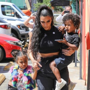 Kim Kardashian et ses enfants North West et Saint West - Les Kardashians sont allés déjeuner avec leurs enfants au restaurant Carousel à Los Angeles, le 13 juillet 2018