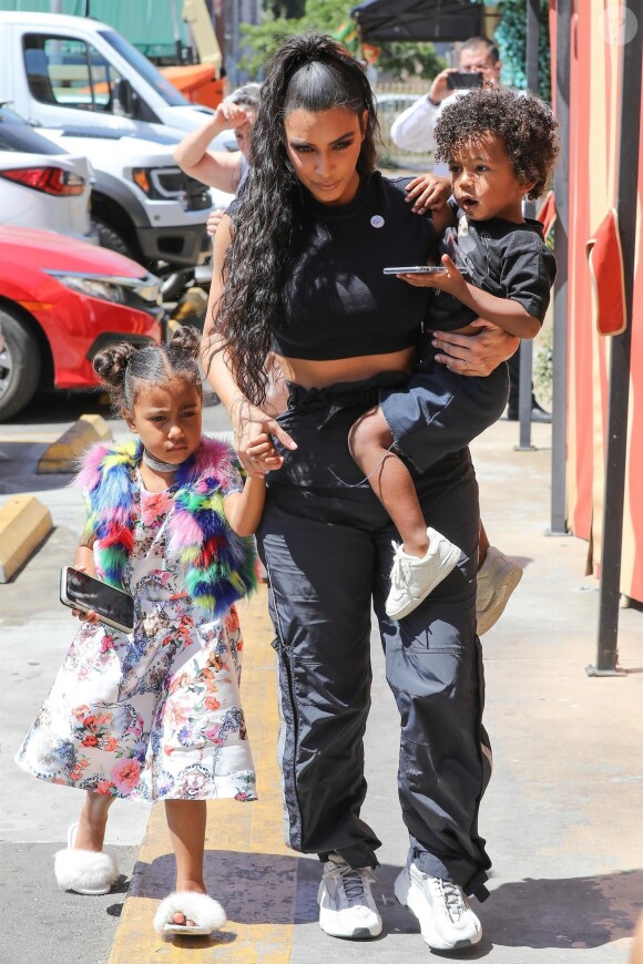 Kim Kardashian et ses enfants North West et Saint West - Les Kardashians sont allés déjeuner avec leurs enfants au restaurant Carousel à Los Angeles, le 13 juillet 2018
