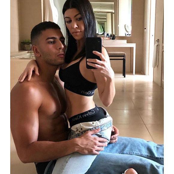 Younes Bendjima et Kourtney Kardashian, plus amoureux que jamais. Mars 2018.