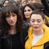 Asia Argento et Rose McGowan lors de la marche "Women's WeToo WeToogether" pour la journée internationale des droits des femmes à Rome. Le 8 mars 2018