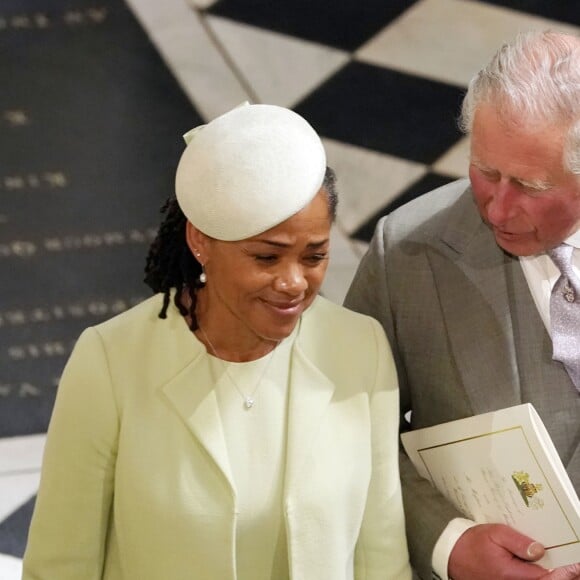 Doria Ragland, la mère de Meghan Markle, avec le prince Charles en la chapelle St George lors du mariage de Meghan et du prince Harry le 19 mai 2018 à Windsor.