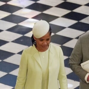 Doria Ragland, la mère de Meghan Markle, avec le prince Charles en la chapelle St George lors du mariage de Meghan et du prince Harry le 19 mai 2018 à Windsor.