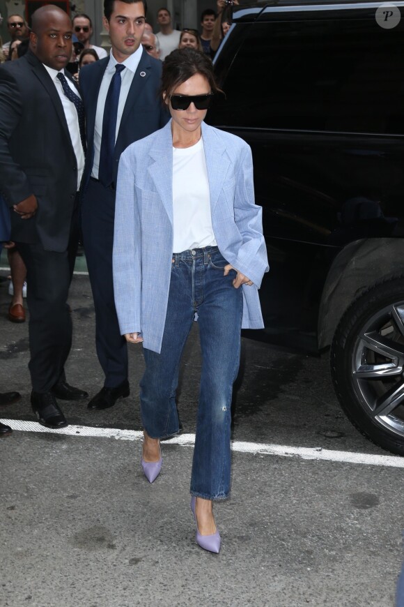 Victoria Beckham est allée déjeuner en famille au restaurant Balthazar à New York lors de la Fashion Week à New York, le 10 septembre 2017.