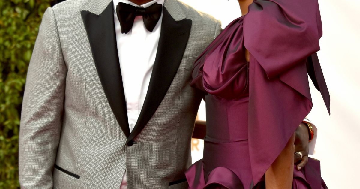 Tommicus Walker (L) and LeToya Luckett arrive for the 49th NAACP Image