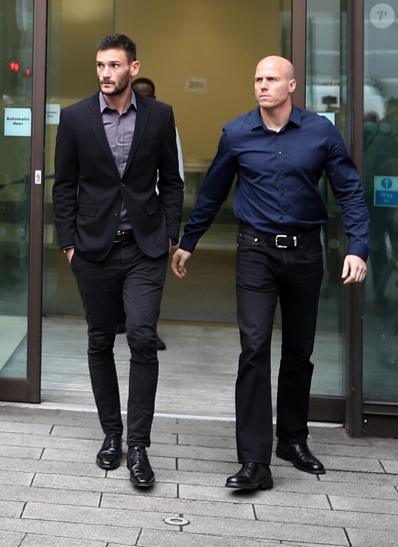 Le capitaine et gardien de l'équipe de France et de l'équipe de Tottenham Hugo Lloris, écope d'une suspension de permis de 20 mois et d'une amende de 56.000 euros après avoir été arrêté pour conduite en état d'ivresse, à la sortie du tribunal de Westminster à Londres, Royaume Uni, le 12 septembre 2018.