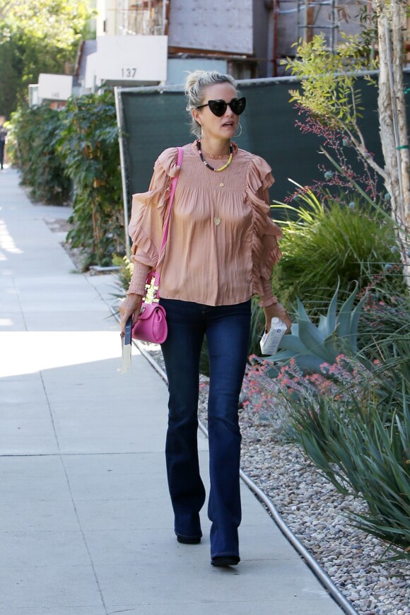 Semi-exclusif - Laeticia Hallyday à la sortie de Meche Hair Salon en compagnie de son coiffeur à Beverly Hills le 14 septembre 2018.