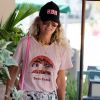 Laeticia Hallyday a déjeuné avec son agent Laurence Favalelli dans un restaurant de sushis à Los Angeles le 13 septembre 2018. Laeticia repart puis s'arrête dans un Starbucks avant d'aller chercher ses filles à la sortie de l'école.