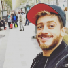Saad Lamjarred pose sur les Champs-Elysées, le 25 octobre 2016.