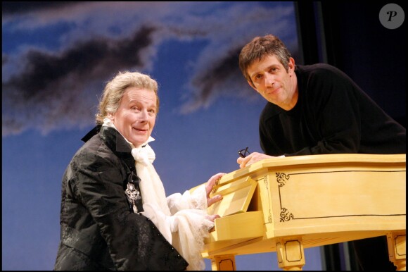 Jean Piat et Stéphane Hillel au filage de la pièce "Amadeus" au Théâtre de Paris en 2005