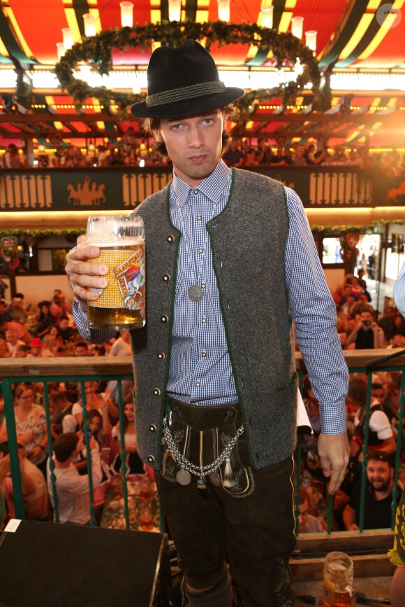 Patrick Schwarzenegger à la "Fête de la Bière 2018 (Oktobertfest)" de Munich, le 22 septembre 2018.
