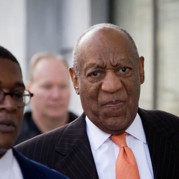 Bill Cosby arrive au tribunal pour le deuxième jour de son procès pour son agression sexuelle à Norristown, Pennsylvanie, le 10 avril 2018.