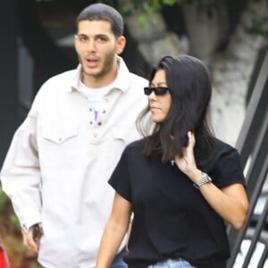 Kourtney Kardashian se balade avec Fai Khadra à West Hollywood le 25 septembre 2018