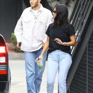 Kourtney Kardashian se balade avec Fai Khadra à West Hollywood le 25 septembre 2018