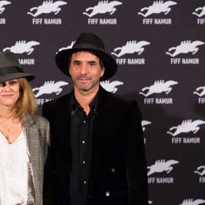 Vanessa Paradis et son compagnon Samuel Benchetrit au photocall du film "Chien" au 32e Festival international du film francophone de Namur le 5 octobre 2017.