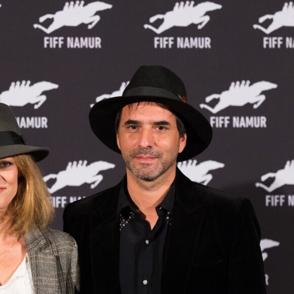 Vanessa Paradis et son compagnon Samuel Benchetrit au photocall du film "Chien" au 32e Festival international du film francophone de Namur le 5 octobre 2017.
