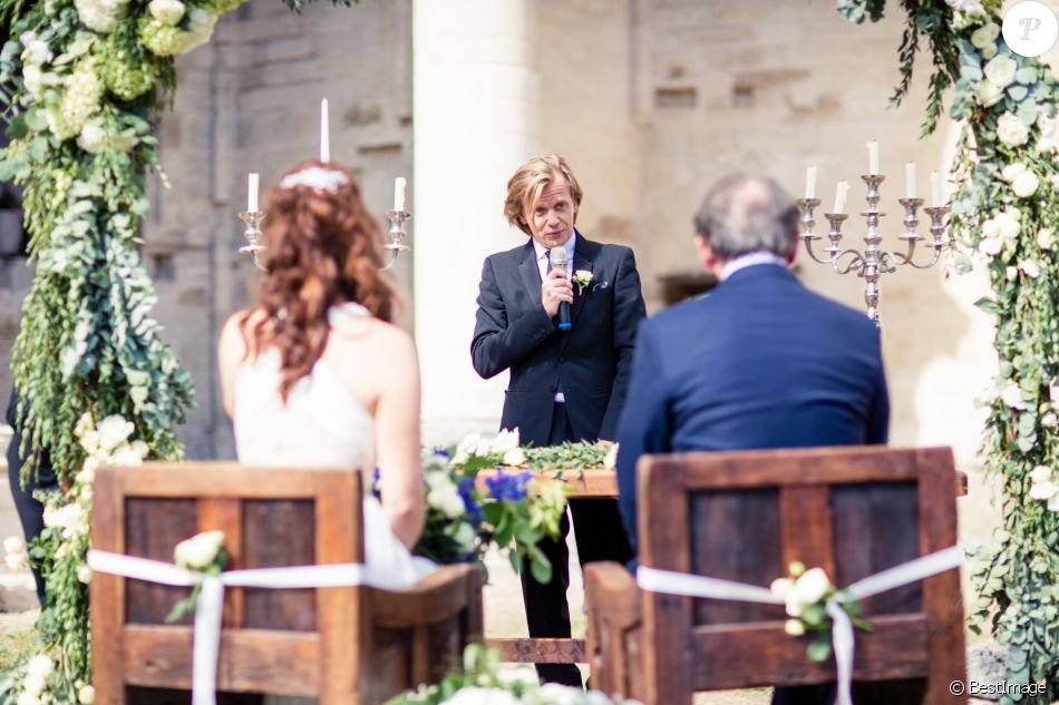 Exclusif Clemence Faivre Alex Lutz Maitre De Ceremonie Et