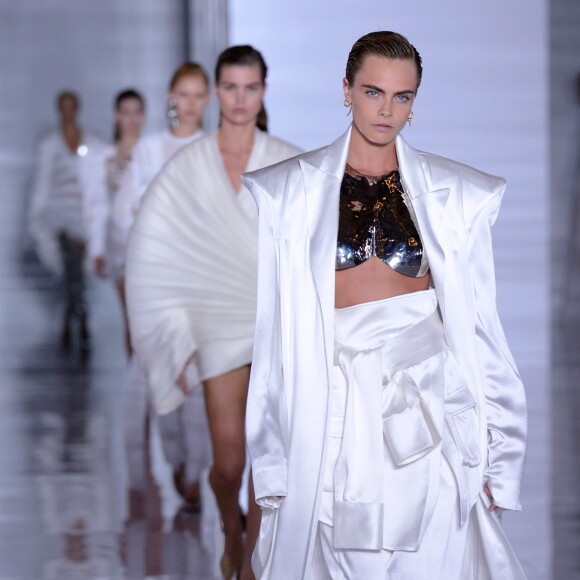 Cara Delevingne - Défilé Balmain, collection printemps-été 2019 à l'Hôtel de Ville. Paris, le 28 septembre 2018.