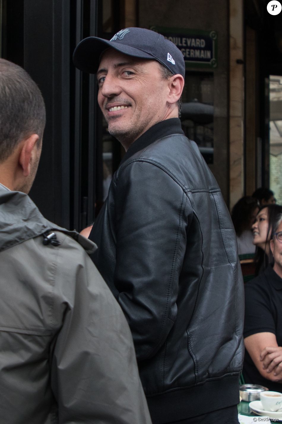 Semi Exclusif - Katy Perry arrive au Café de Flore à Paris et croise