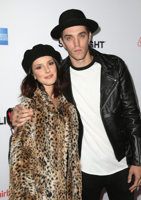 Shenae Grimes et son mari Josh Beech à la 3ème soirée annuelle Airbnb Open Spotlight à Los Angeles, le 19 novembre 2016 © AdMedia via Zuma/Bestimage