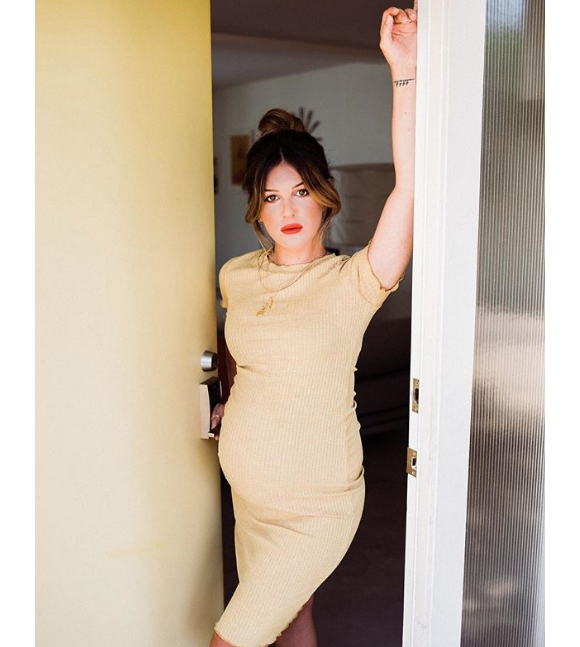 Shenae Grimes (enceinte) sur une photo publiée sur Instagram en septembre 2018, quelques jours avant son accouchement.