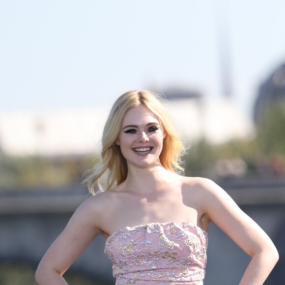 Elle Fanning - Défilé L'Oréal Paris 2018 sur la Seine le 30 septembre 2018. © Cyril Moreau / Olivier Borde / Bestimage