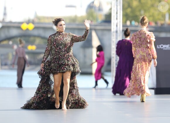 Eva Longoria - Défilé L'Oréal Paris 2018 sur la Seine le 30 septembre 2018. © Cyril Moreau / Olivier Borde / Bestimage