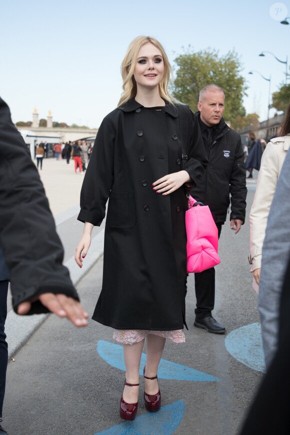 Elle Fanning - Célébrités à la sortie du défilé L'Oréal lors de la Fashion Week de Paris (PFW), à Paris, France, le 30 septembre 2018.
