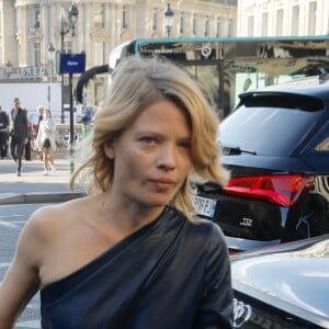 Mélanie Thierry arrive au défilé Stella McCartney PAP femme printemps / été 2019 à l'Opéra Garnier à Paris le 1er octobre 2018. © CVS-Veeren/Bestimage