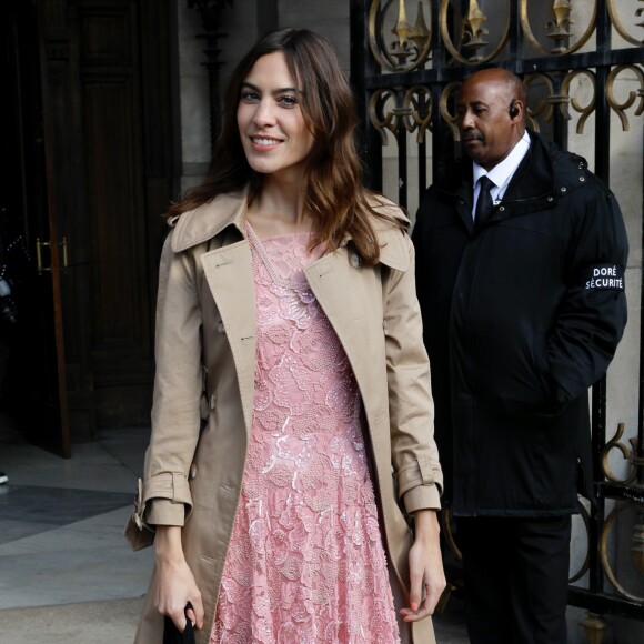 Alexa Chung arrive au défilé Stella McCartney PAP femme printemps / été 2019 à l'Opéra Garnier à Paris le 1er octobre 2018. © CVS-Veeren/Bestimage