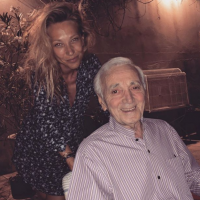 Charles Aznavour : Laura Smet pleure la mort du "père spirituel" de Johnny