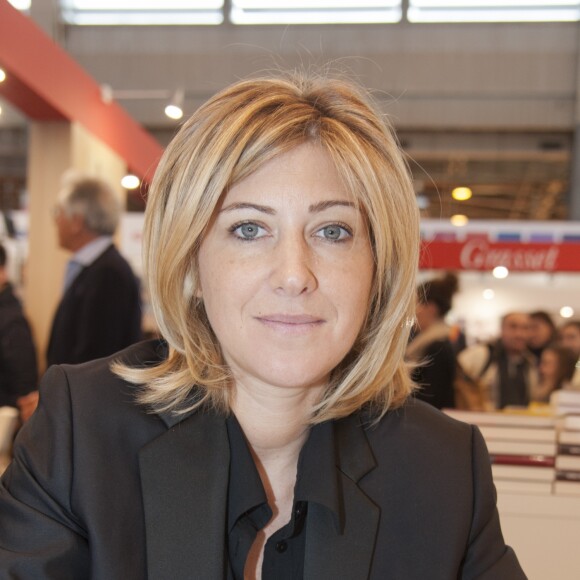 Amanda Sthers pour "Les promesses" - Le "33ème Salon du Livre" au parc des expositions de la porte de Versailles à Paris, le 20 mars 2016. © Perusseau/Bestimage