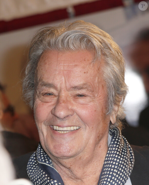 Semi-exclusif - Alain Delon - Célébrités lors de l'inauguration de la grande roue de Paris, France, le 17 novembre 2017. © Christophe Aubert/Bestimage