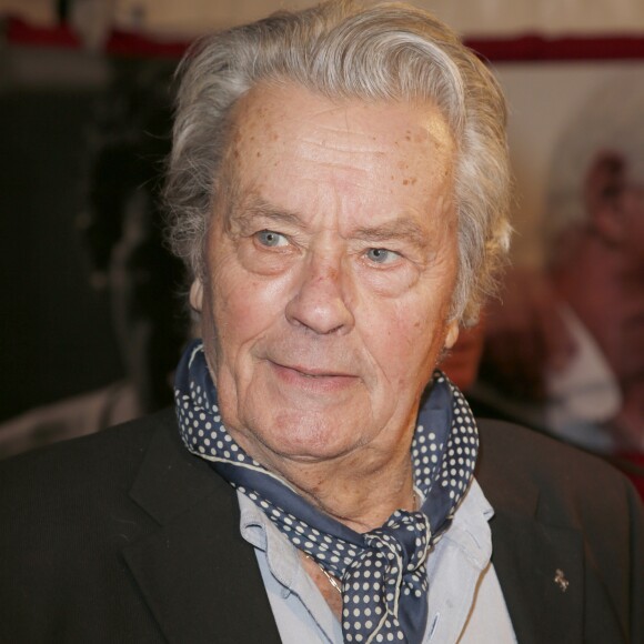 Semi-exclusif - Alain Delon - Célébrités lors de l'inauguration de la grande roue de Paris, France, le 17 novembre 2017. © Christophe Aubert/Bestimage