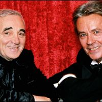 Alain Delon, "fracassé", prend la mort de Charles Aznavour "en pleine gueule"