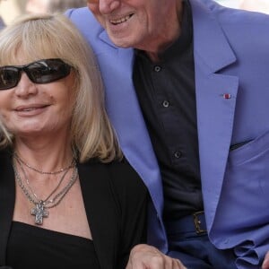 Charles Aznavour avec sa fille Seda lors de la remise de son étoile sur le Hollywood Walk of Fame à Los Angeles, le 24 août 2017. © Ringo Chiu via Zuma Press/Bestimage24/08/2017 - Los Angeles