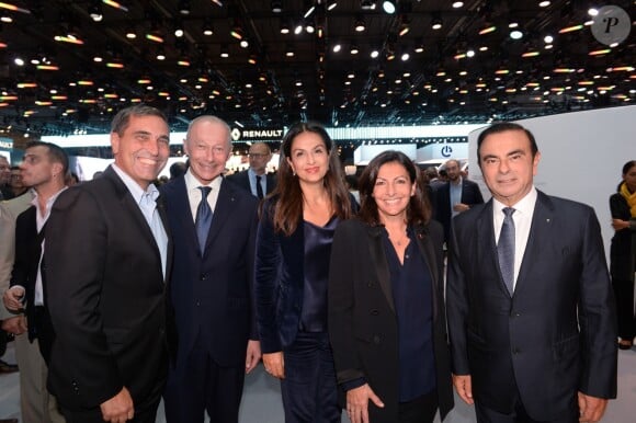 Exclusif - Philippe Buros (directeur commercial france Renault), Thierry Bolloré (directeur général adjoint du Groupe Renault), Mouna Sepehri (Directrice délégué à la présidence du Groupe Renault), la maire de Paris, Anne Hidalgo et Carlos Ghosn (Président-directeur général de Renault) - Soirée Renault à l'occasion de l'ouverture de la 120ème édition du Mondial de l'Automobile 2018 au Paris Expo Porte de Versailles à Paris le 2 octobre 2018. © Rachid Bellak/Bestimage