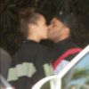 Exclusif - The Weeknd et sa compagne Bella Hadid s'embrassent devant leur hôtel avant de partir déjeuner à Los Angeles, le 26 aout 2018.