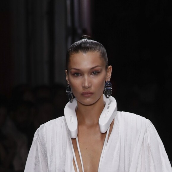 Bella Hadid - Défilé de mode PAP printemps-été 2019 " Off White " à Paris le 27 septembre 2018.