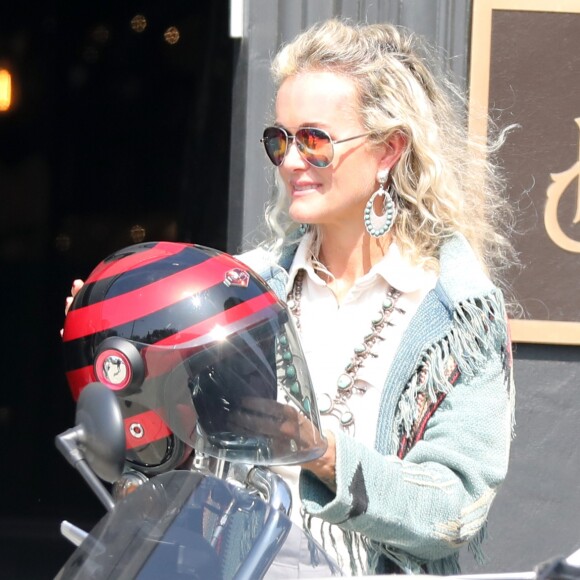 Exclusif - Laeticia Hallyday fait une grande virée sur les Harley-Davidson de Johnny avec Pierre Billon, Philippe Fatien et Fabrice Le Ruyet (mari d'Anne Marcassus) à Los Angeles le 28 septembre 2018.