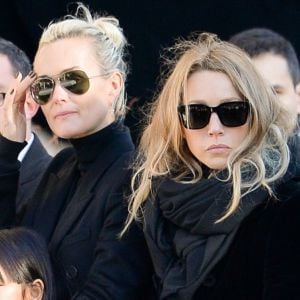 David Hallyday, Laura Smet, Laeticia Hallyday, ses filles Jade et Joy devant l'église de la Madeleine pour les obsèques de Johnny Hallyday à Paris, France, le 9 décembre 2017. © Veeren/Bestimage