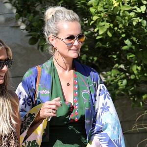 Laeticia Hallyday et son amie Christina vont rejoindre des amies dans une villa avant d'aller dejeuner à Beverly Hills le 20 juin 2018.