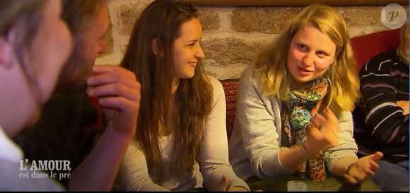 Elodie et Marie-Léa, prétendantes de Samuel - Extrait de l'émission "L'amour est dans le pré" diffusé lundi 15 octobre 2018 - M6