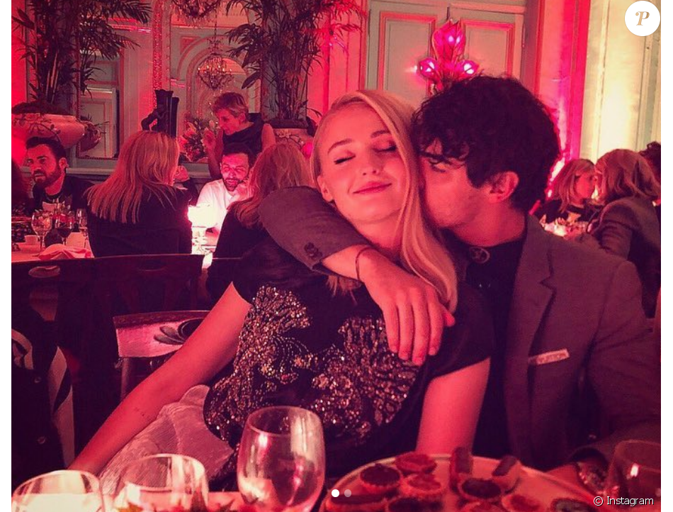 4359023-joe-jonas-et-sophie-turner-paris