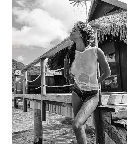 Shy'm très sexy à Tahiti, deux clichés dévoilés le 10 octobre 2018.