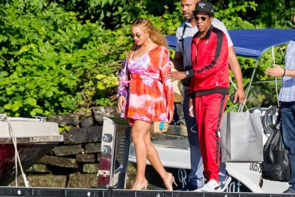 JAY-Z et sa femme Beyoncé sont allés découvrir en bateau le Lac de Côme en Italie. Le 7 juillet 2018.