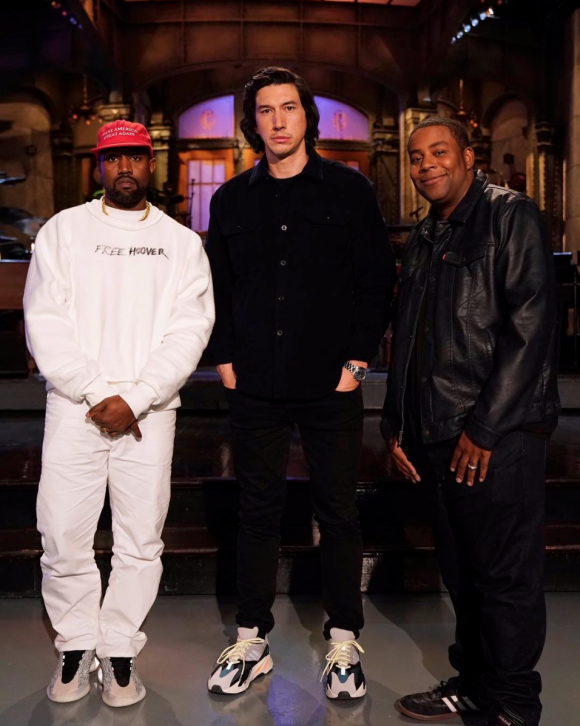 Kanye West (coiffé d'une casquette "Make America Great Again"), Adam Driver et Kenan Thompson, stars du Saturday Night Live du 29 septembre 2018.