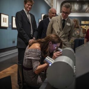 Kate Middleton, duchesse de Cambridge, assiste à l'ouverture du département de la photographie du V&A (Victoria and Albert) Museum à Londres, le 10 octobre 2018.