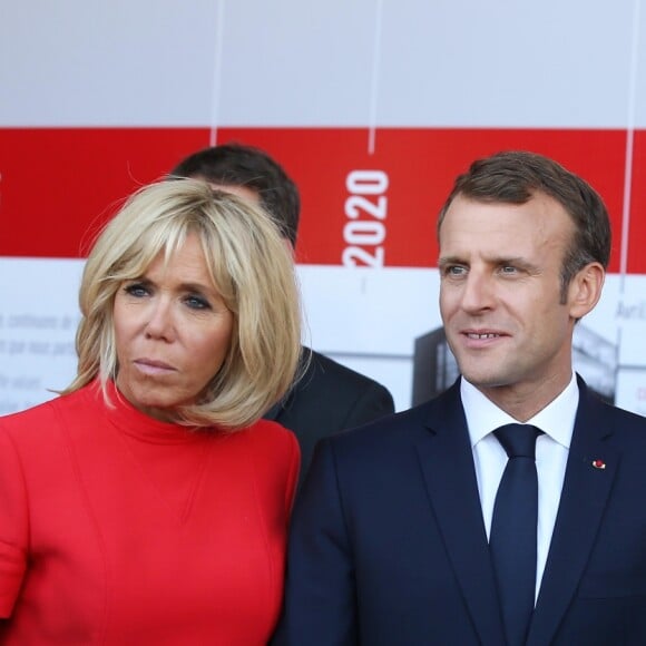 Le président de la République française Emmanuel Macron et sa femme la première dame Brigitte Macron visitent la Maison Charles-Aznavour à Erevan, Arménie, le 11 octobre 2018. © Dominique Jacovides/Bestimage