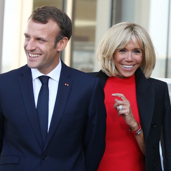 Le président de la République française Emmanuel Macron et sa femme la première dame Brigitte Macron visitent la Maison Charles-Aznavour à Erevan, Arménie, le 11 octobre 2018. © Dominique Jacovides/Bestimage