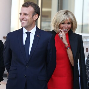 Le président de la République française Emmanuel Macron et sa femme la première dame Brigitte Macron visitent la Maison Charles-Aznavour à Erevan, Arménie, le 11 octobre 2018. © Dominique Jacovides/Bestimage